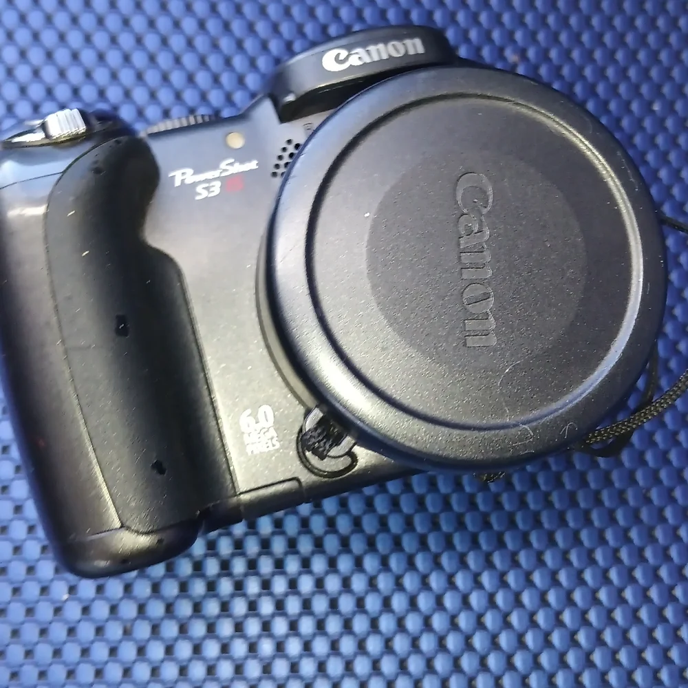 Canon PowerShot S3 IS PC1192 Digital Camera 6.0 Mega Pixels